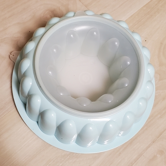 Vintage baby blue Tupperware jello mold - Picture 1 of 2